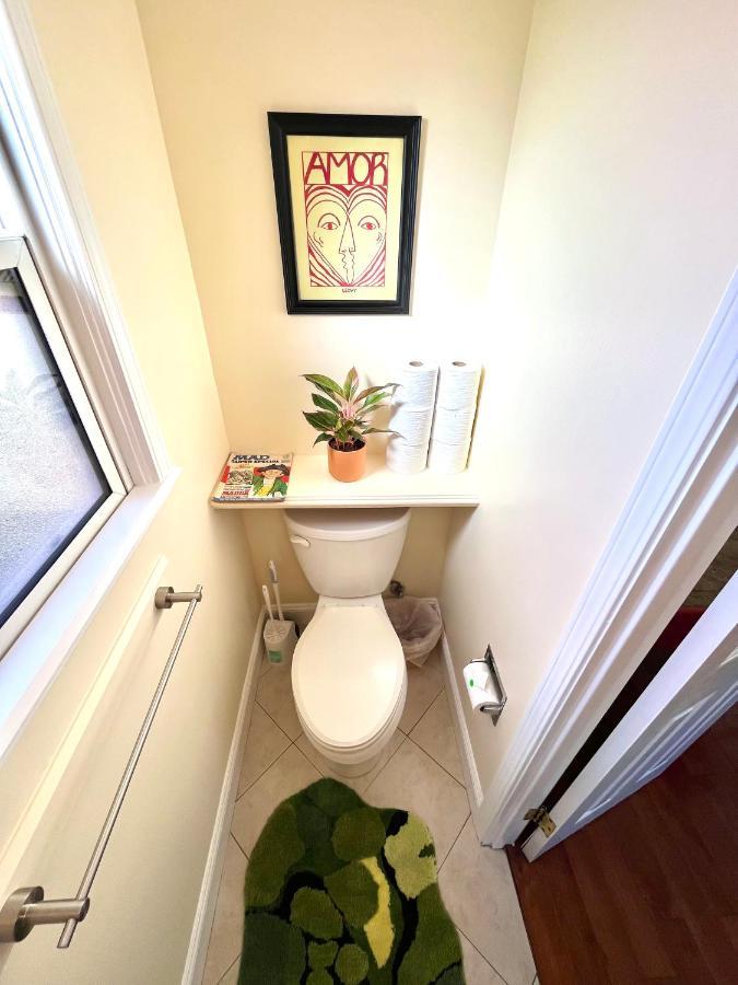 Spacious Renovated Petaluma Home- Pool Table, Fire Pit, Parking Exterior photo