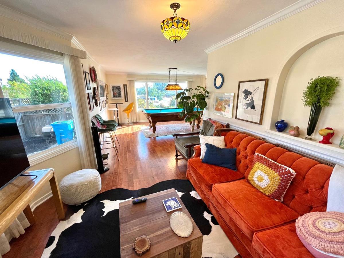 Spacious Renovated Petaluma Home- Pool Table, Fire Pit, Parking Exterior photo