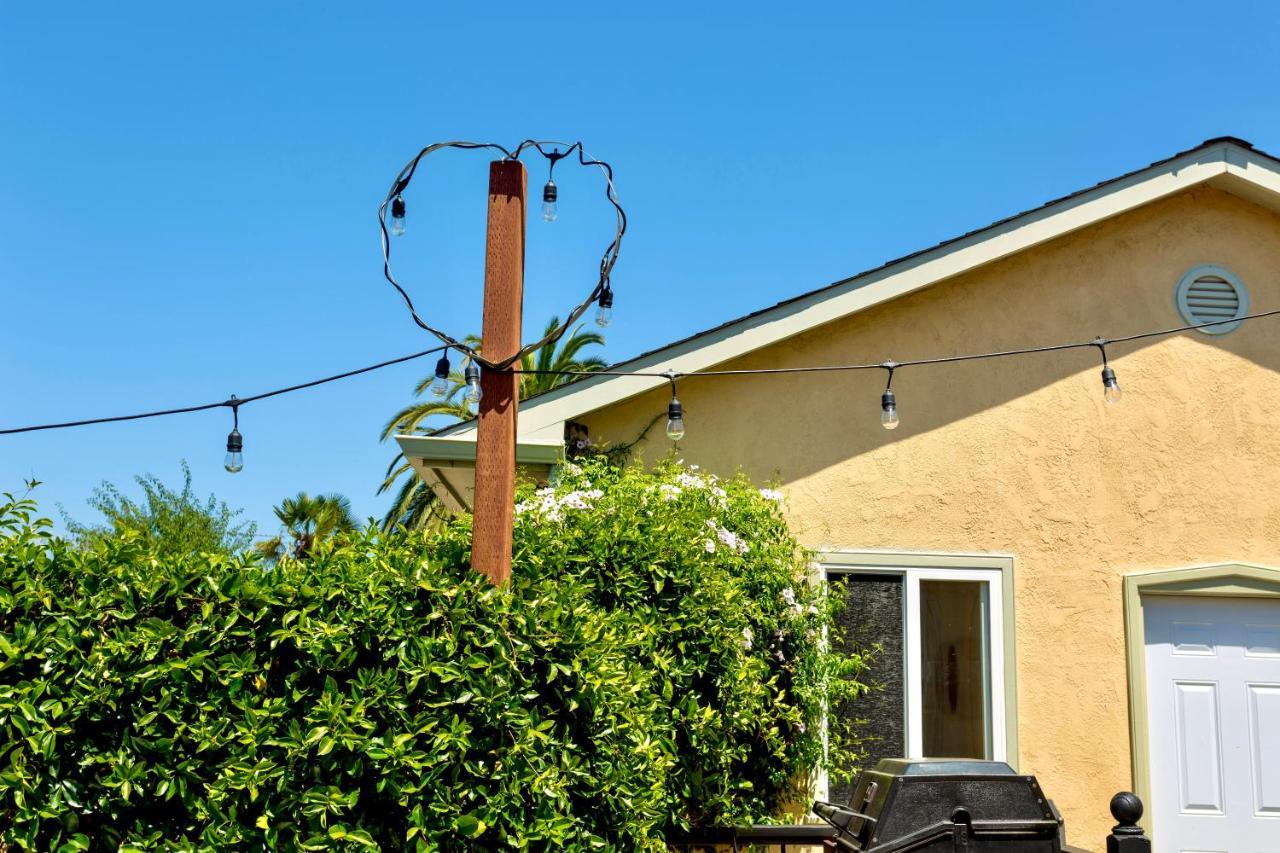 Spacious Renovated Petaluma Home- Pool Table, Fire Pit, Parking Exterior photo