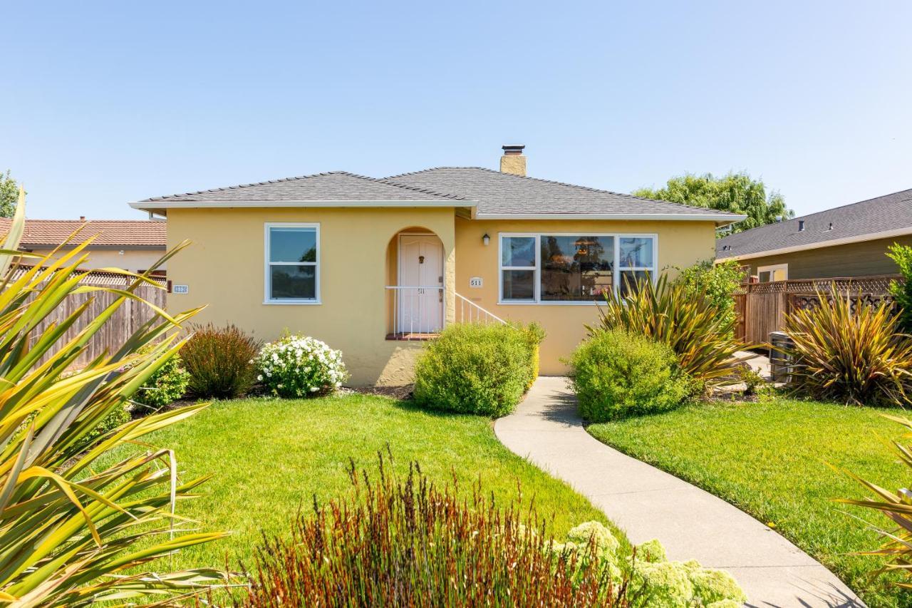 Spacious Renovated Petaluma Home- Pool Table, Fire Pit, Parking Exterior photo